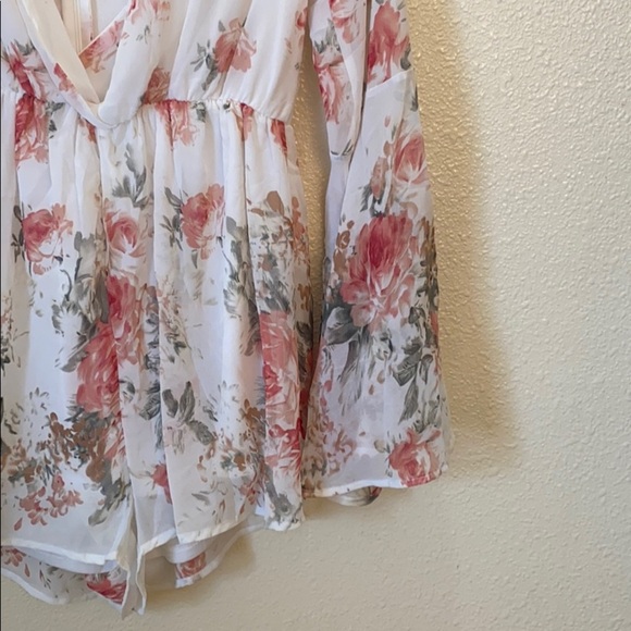 Reverse | Bell Sleeve Romper - Picture 2 of 3